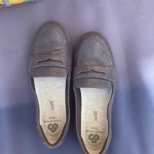 Cloudsteppers by Clarks navy flats, size 7